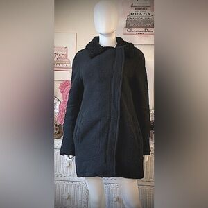 Theory Virgin Wool & Cashmere Coat with Shearling Collar in Black color size M